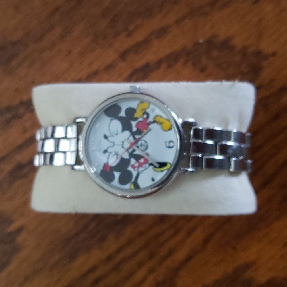 AVON watch Minnie and Mickey collection